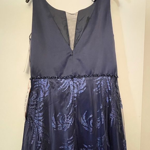 Prom/evening gown - Picture 6 of 7